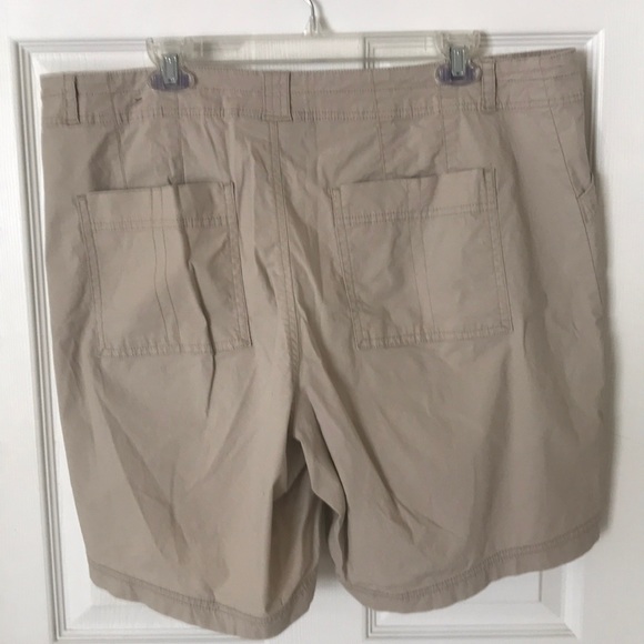Khaki shorts - Picture 4 of 4